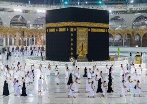 معتمرون: يشكرون خادم الحرمين الشريفين ويشيدون بالإجراءات الاحترازية داخل المسجد الحرام