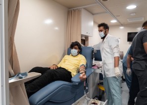 61 متبرعاً في اليوم الأول لحملة التبرع بالدم في حفر الباطن