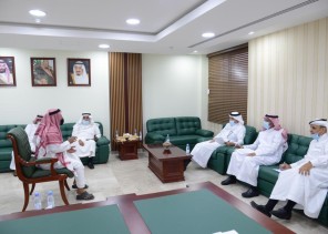 وزير النقل يلتقي المواطنين ويتلمس احتياجاتهم