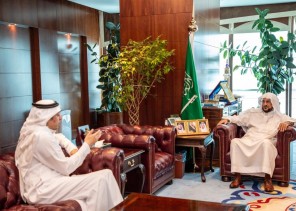 وزير الشؤون الإسلامية يستقبل مدير قناة الإخبارية السعودية