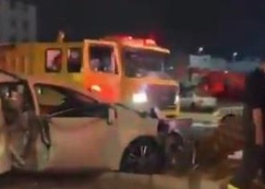 بالفيديو: الدفاع المدني يباشر حـادث اصطدام سيارة بنخلة في مكة