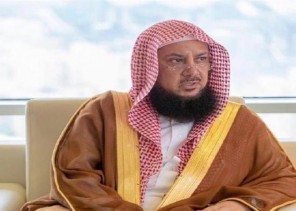 بالفيديو: السليمان يوضح الحالات التي يجوز فيها للمسلم الصلاة إلى غير جهة القبلة