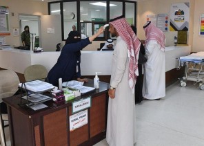 متى يجب على مصاب كورونا إجراء الفحوصات والتوجه للطورائ .. العبدالعالي يكشف!