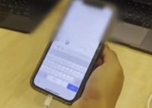 مافيا التعليم .. شاهد: مقيم يحاول إقناع مواطنة شراء شهادة متخصصة في إحدى اللغات