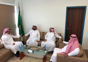 بحث سبل التعاون بين بلدي وادي الدواسر وكلية الآداب والعلوم بالمحافظة 