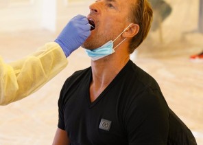 “صحة الرياض” تنفذ الفحص المخبري لكوفيد 19 للاعبي الاخضر