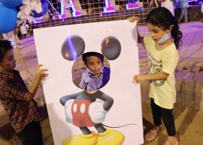 بلدية محافظة صامطة تحتفل باليوم العالمي للطفل باللون الأزرق