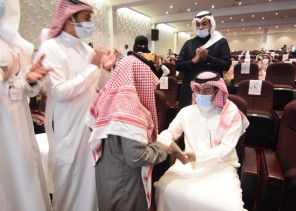 “محافظ خميس مشيط يدشن منصة همة التطوعية”