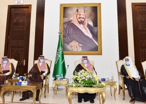 سمو أمير حائل يستقبل المواطنين والمسؤولين في جلسة سموه الاثنينية