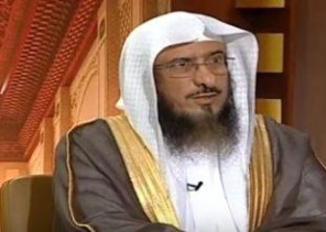 بالفيديو: حكم الصلاة التي أداها الشخص واكتشف بعدها وجود نجاسة في ثيابه .. الماجد يجيب!