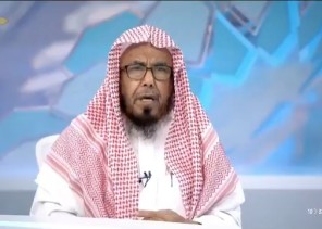 شخص يدهس آخر وتوفى والخطأ على المدهوس بنسبة 100% .. هل يتحمل دفع الدية وصيام شهرين؟  .. المطلق يجيب! فيديو