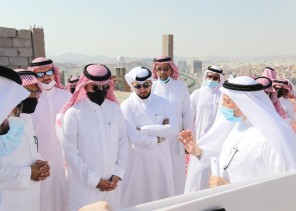 بالصور .. وزير الشؤون البلدية والقروية يقف على آخر مستجدات مشروع “النكاسة” العشوائي بمكة