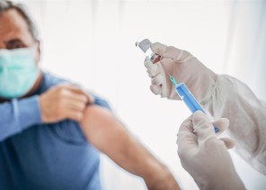 بالفيديو: كيف يتفاعل الجسم مع لقاح كورونا ويهيئ جهاز المناعة لمحاربته مستقبلاً؟ .. الصحة تكشف!
