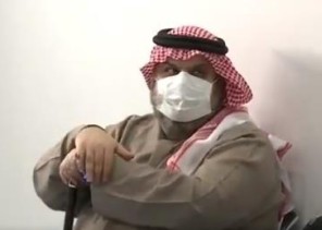 أول رد من الأمير “عبدالرحمن بن مساعد” على حالته الصحية بعد حصوله على لقاح كورونا