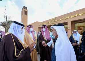 شاهد: لحظة افتتاح الأمير سلطان بن سلمان مسجده ويعلن عن إنشاء أول وقف بالمدينة