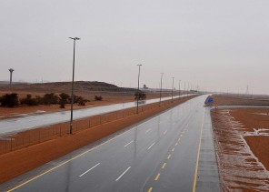 شاهد: هطول أمطار وسيلان الأودية والشعاب على حائل وضواحيها!