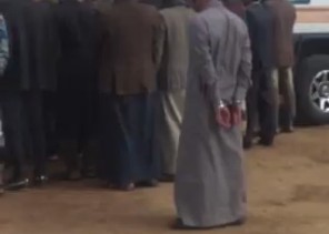 بالفيديو: القبض على مواطن واحباط تهريب 23 متسلل عبر الحدود في عسير