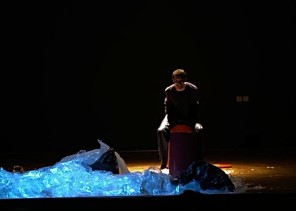 مسرح فنون أبها  يعود بعرض ” وأسفح وجهي”