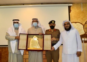 جمعية البر الخيرية بمحافظة تنومة تكرم رجال الدفاع المدني بالمحافظة