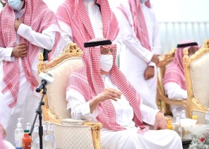 سمو أمير منطقة جازان يتفقد محافظة الدرب ويلتقي الأهالي..