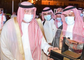 سمو أمير منطقة جازان يشرف حفل أهالي الدرب ويدشن ويضع الأساس لمشروعات تنموية بالمحافظة ..