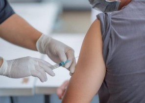 لهذا السبب  .. “الصحة” تنصح المصابين بداء السكري بتلقي لقاح كورونا!