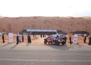 أهالي مدينة الخطة شمال حائل يقيمون مخيماً لاستقبال وضيافة متسابقي رالي داكار السعودية