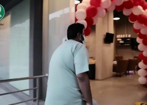 بالفيديو: ضبط مقهى “شيشة” قام بفتح أبوابه الخلفية لـ”زبائنه في الخفاء” بـ”الرياض”