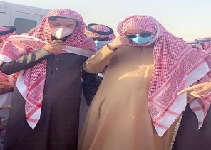 في مقبرة العود بالرياض .. بالفيديو: تشييع جثمان الأمير تركي بن ناصر