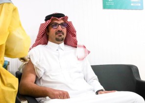 سمو الأمير فيصل بن سلمان يُدشن مركز لقاحات كورونا بالمدينة المنورة