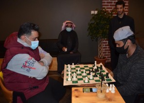 هواة جوفيون يحترفون لعبة الشطرنج و يسعون لاعتمادها