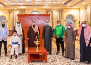 أمير منطقة الجوف يستقبل مدير فرع وزارة الرياضة ويكرم عددًا من الرياضيين