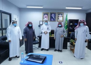 مدير مكتب تعليم بيش يتفقد سير العملية التعليمية في مدرسة مصعب بن عمير