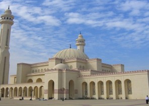 تعليق إقامة الصلوات في المساجد بـ”البحرين” لمنع انتشار فيروس كورونا