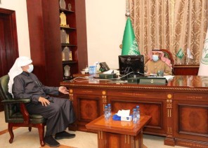 محافظ القريات يستعرض مشاريع البيئة والمياه والزراعة بالمحافظة