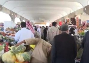 شاهد: رصد مظاهر عشوائية والإهمال في تطبيق الإجراءات الإحترازية في حي بالرياض