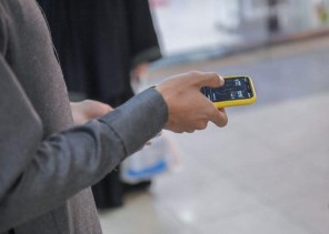 توضيح من توكلنا بشأن إمكانية تسجيل المقيم الذي عليه بلاغ هروب وإقامته منتهية