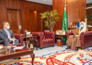 وزير الشؤون الإسلامية يستقبل السفير اليوناني لدى المملكة