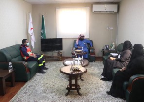 مدير الهلال الأحمر بالجوف يستقبل رئيسة جمعية قمرة التطوعية