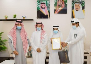 مدير تعليم صبيا يكرم 11 طالب وطالبة