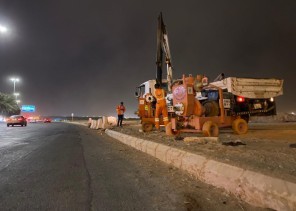 أمانة تبوك تستنفر فرقها البشرية والآلية لمواجهة أخطار الأمطار والسيول