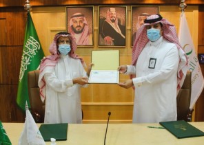 د. الشهراني يوقع 3 اتفاقيات شراكة مجتمعية