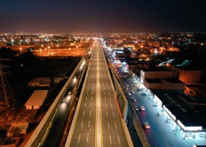 نقل الحركة المرورية للمسارات العلوية لجسر طريق الملك خالد بأحد رفيدة