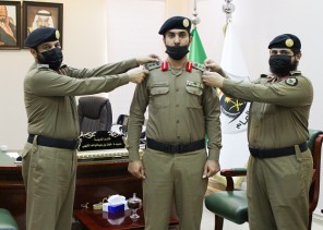 قائد مدينة تدريب الأمن العام يقلد العقيد “علوش بن دليم الرشيدي” رتبته الجديدة
