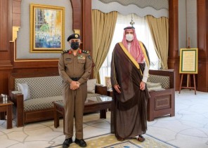 أمير المدينة المنورة يستقبل مدير الدفاع المدني بالمنطقة