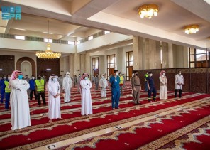 الشؤون الإسلامية تغلق 16 مسجدًا مؤقتاً في 5 مناطق بعد ثبوت حالات إصابة كورونا بين صفوف المصلين