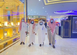 مدير عام هيئة الحدود الشمالية يقوم بجولة ميدانية على المجمعات التجارية والأسواق والمتنزهات