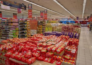 التجارة: وفرة عالية في السلع والمنتجات الرمضانية وبدائلها في مختلف الأسواق