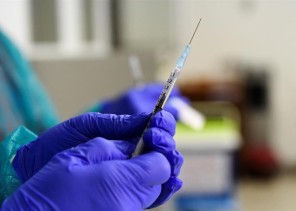 عدم ظهور أعراض بعد أخذ لقاح كورونا يعد إشارة إلى أنه غير فعال؟ .. الصحة تكشف!