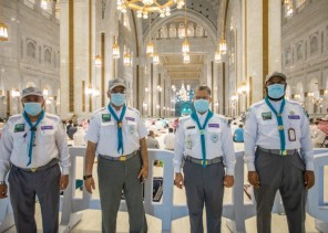 مُدير إدارة النشاط الطلابي في تعليم مكة المكرمة يتفقد عمل القادة الكشفيين بالمسجد الحرام 